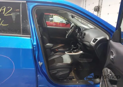 2018 Jeep Compass Latitude 4X4 z USA, uszkodzony, nr VIN 3C4NJDBBXJT202289